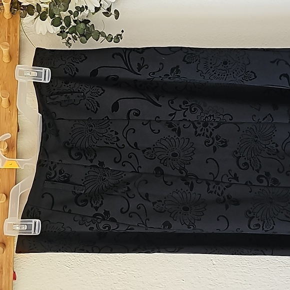 Women's black flowy maxi skirt - Picture 3 of 6